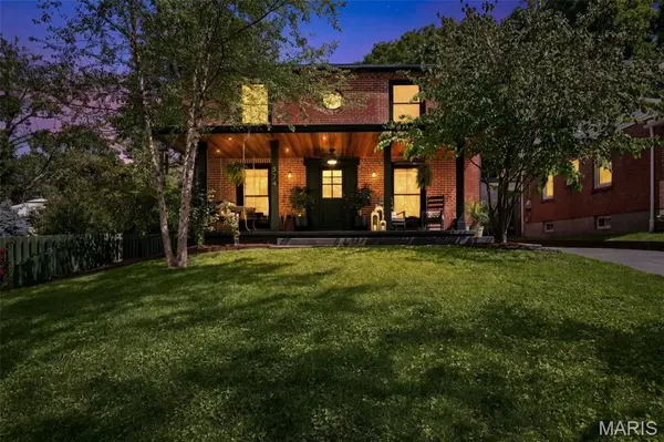 574 Hollywood PL, Webster Groves, MO 63119