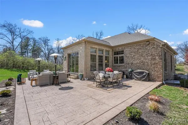 5 Watch Hill RD, Ladue, MO 63124