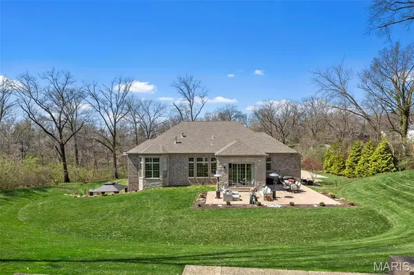 5 Watch Hill RD, Ladue, MO 63124