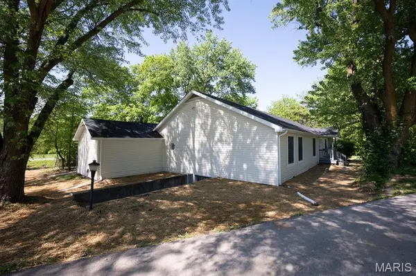 1371 Baltimore LN, New Haven, MO 63068