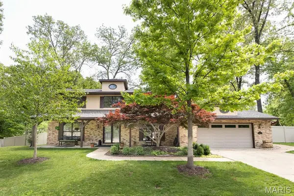 107 W Brittany LN, O'fallon, IL 62269