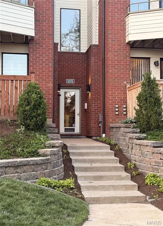5575 Waterman BLVD #B, St Louis, MO 63112