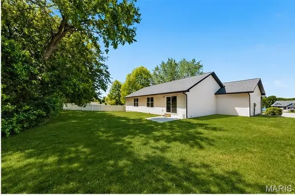 400 Chantilly CT, Warrenton, MO 63383