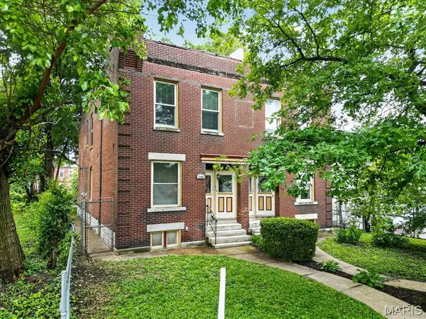 2206 Victor ST, St Louis, MO 63104
