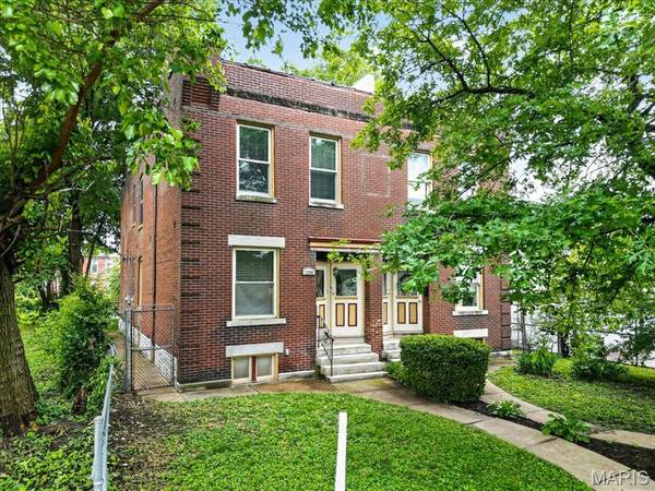 2206 Victor ST, St Louis, MO 63104