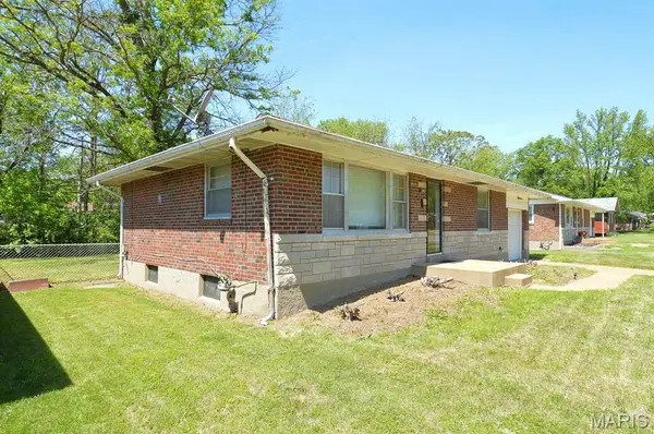 247 Royce DR, Ferguson, MO 63135