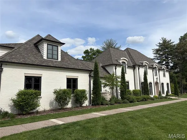4 Clayprice CT, Ladue, MO 63124