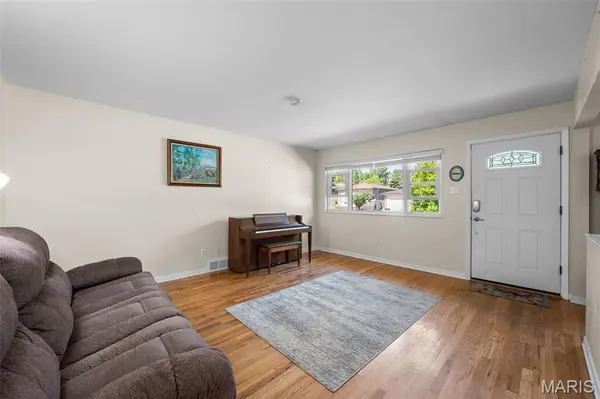 7932 Kingwood ST, Affton, MO 63123
