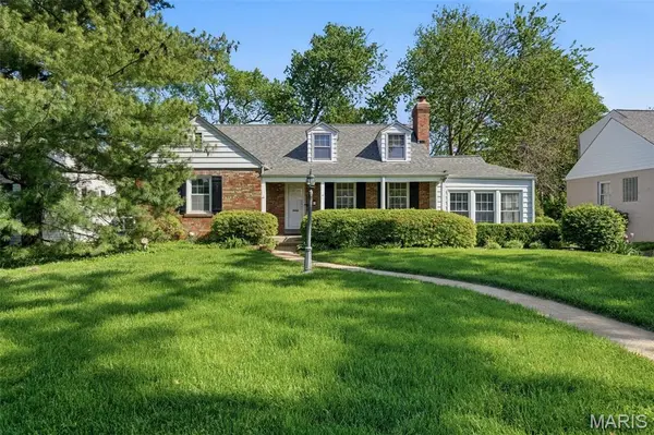 9 Berry Wood DR, Glendale, MO 63122
