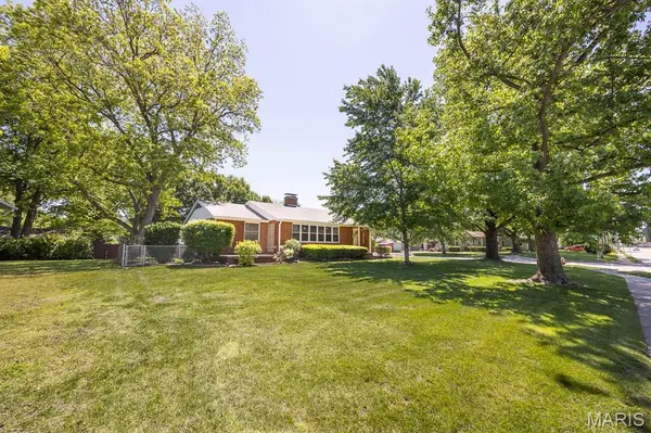 402 N 6th ST, Mascoutah, IL 62258