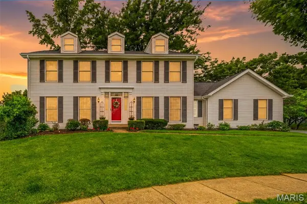 1907 Dovercliff CT, Chesterfield, MO 63017