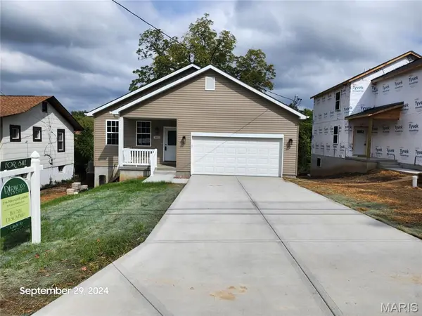 10111 Niblic DR, Overland, MO 63114