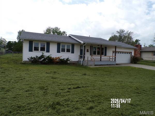 318 Farmers LN, Lebanon, MO 65536