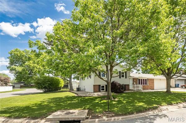 301 Wyoming ST, Bethalto, IL 62010