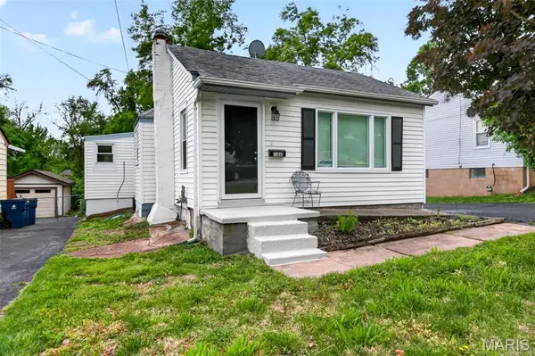 11038 Gertrude AVE, St Ann, MO 63074