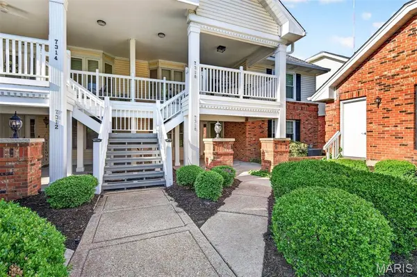 7316 Whitehall Colonial LN, Shrewsbury, MO 63119