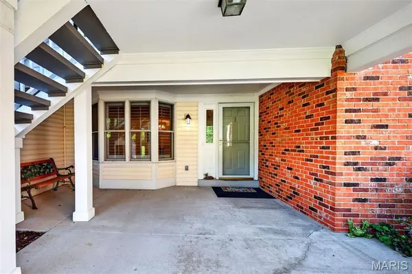 7316 Whitehall Colonial LN, Shrewsbury, MO 63119