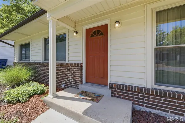 9131 Cherry Brook LN, Crestwood, MO 63126