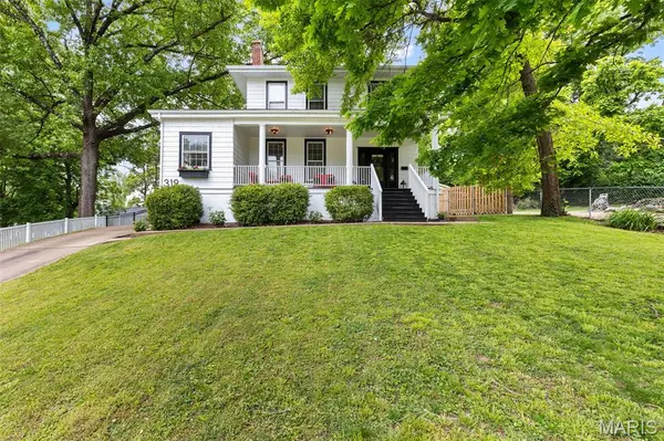 319 N Gore AVE, Webster Groves, MO 63119
