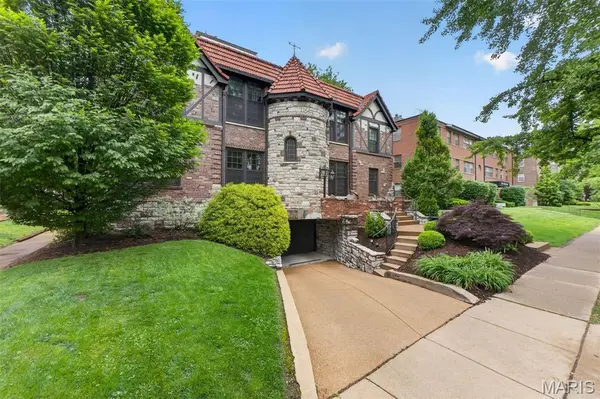 731 Westwood DR #1S, Clayton, MO 63105