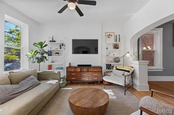 1047 S Taylor AVE, St Louis, MO 63110