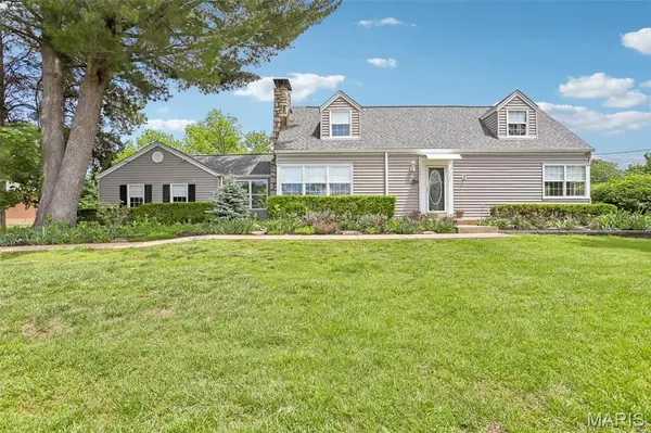4709 Theiss RD, St Louis, MO 63128