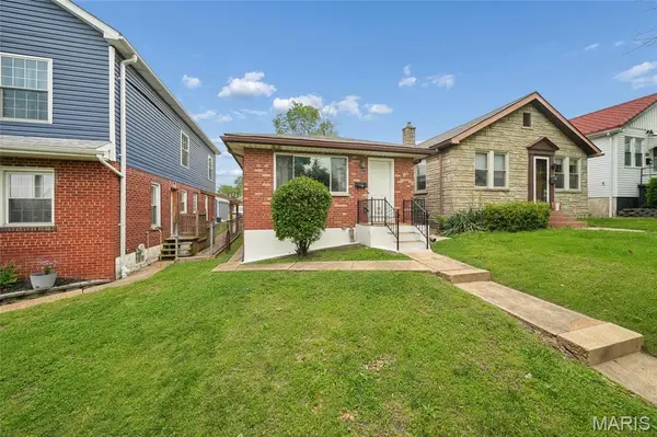 1523 Graham, St Louis, MO 63139