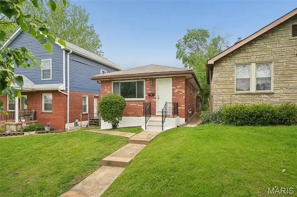 1523 Graham, St Louis, MO 63139