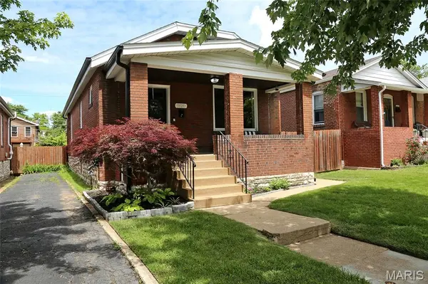 5121 Rosa AVE, St Louis, MO 63109