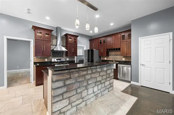 2112 S 11th ST, St Louis, MO 63104
