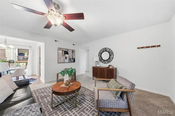 8871 Flamingo CT, Brentwood, MO 63144