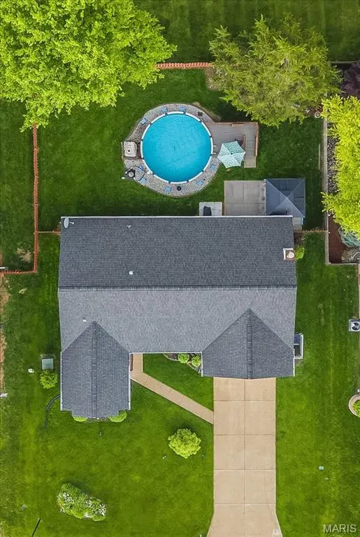 1004 N Brampton DR, St Charles, MO 63304