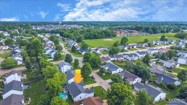 1004 N Brampton DR, St Charles, MO 63304