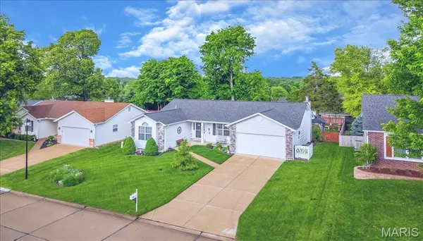 1004 N Brampton DR, St Charles, MO 63304