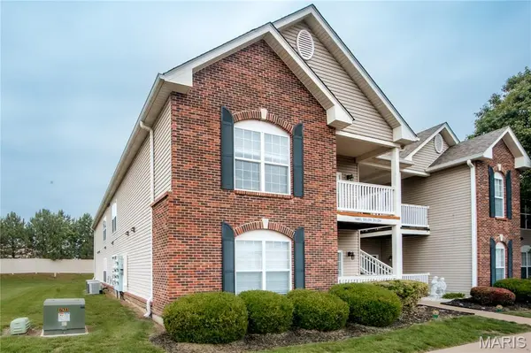 6401 Brookfield Court DR #202, St Louis, MO 63129