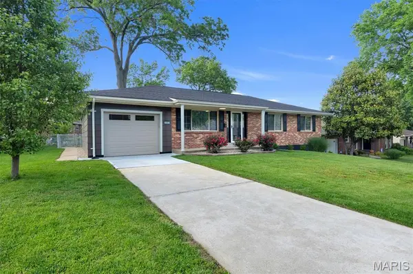 2261 Eleanor Kay DR, Mehlville, MO 63125