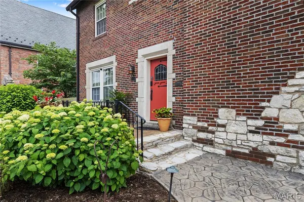 7456 Parkdale AVE, Clayton, MO 63105