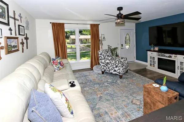 962 Tree Trails LN, Fenton, MO 63026
