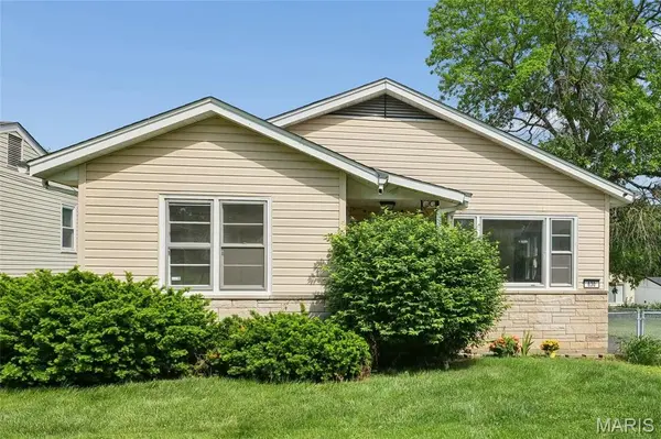 630 Bell AVE,  Webster Groves,  MO 63119