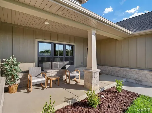 127 Stone Ledge DR, St Clair, MO 63077