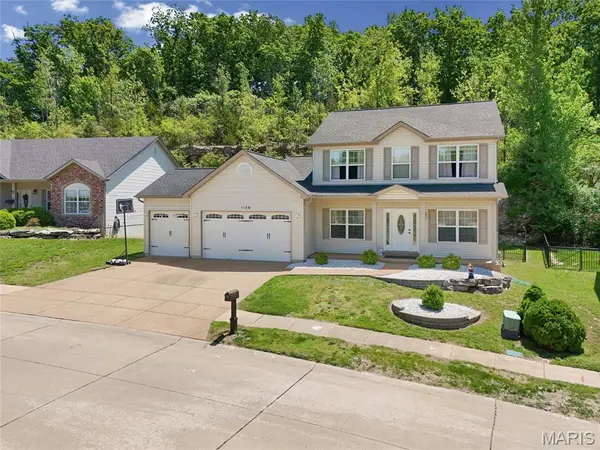 1128 Konert Valley DR, Fenton, MO 63026