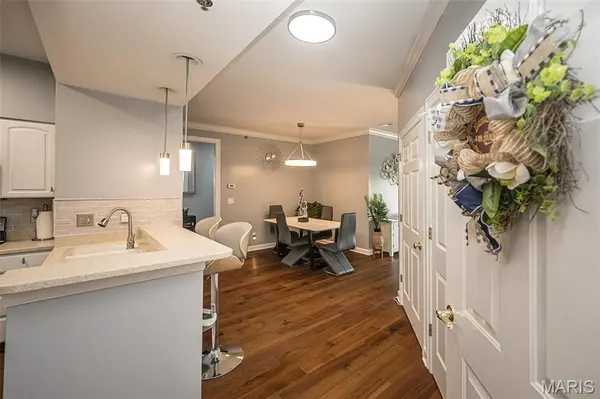 13101 Mill Crossing CT #300, Creve Coeur, MO 63141