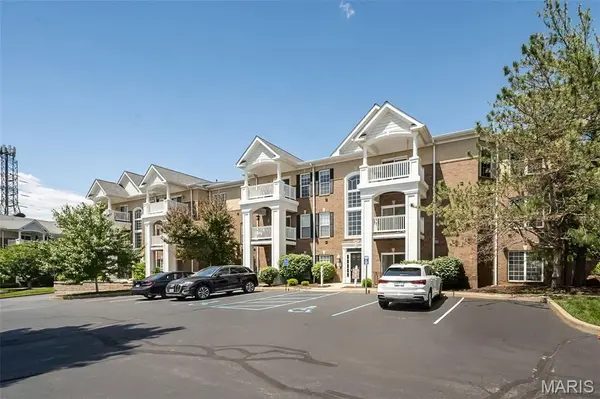 13101 Mill Crossing CT #300, Creve Coeur, MO 63141