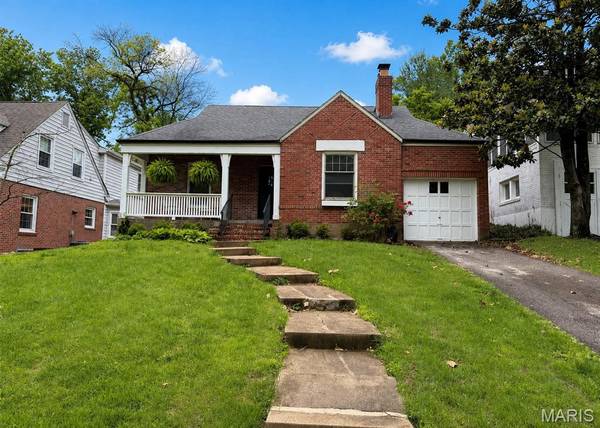 10 Burroughs LN, Ladue, MO 63124