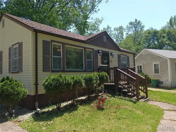 2036 Raft DR, Hanley Hills, MO 63133