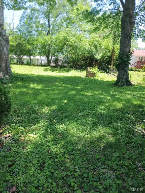 2036 Raft DR, Hanley Hills, MO 63133