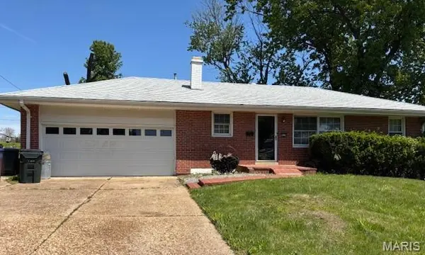 8529 Walton Woods CT, Vinita Park, MO 63114
