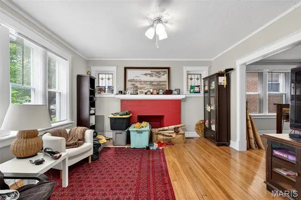 4953 Chippewa ST, St Louis, MO 63109