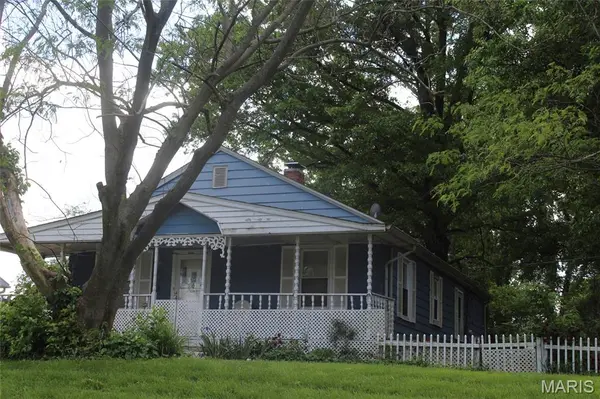 900 Albers LN, Bethalto, IL 62010