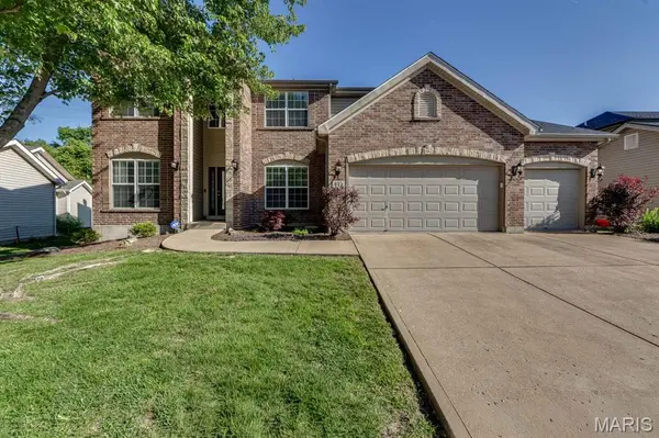 10 Deergrass CT, Oakville, MO 63129